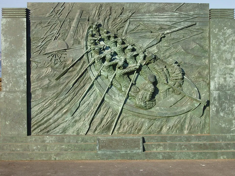 Promenade, memorials and daily movement