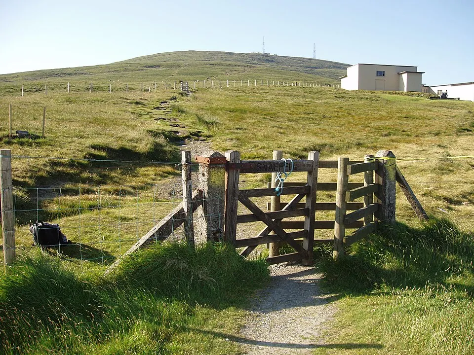 Mountain road above the Island