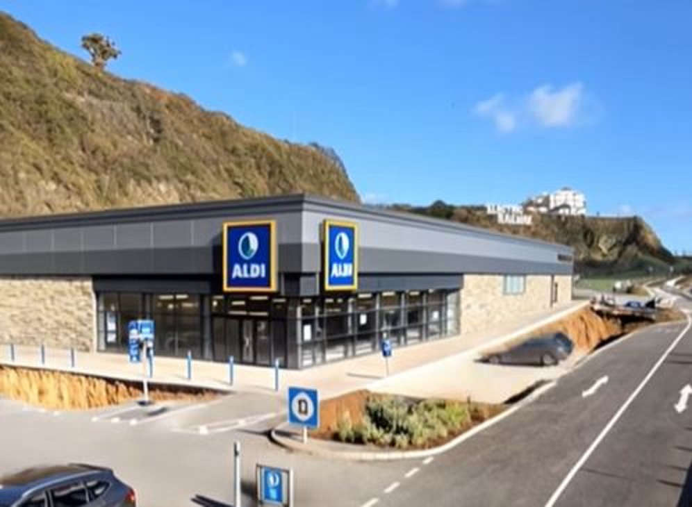 Aldi and Lidl on Summerland site?