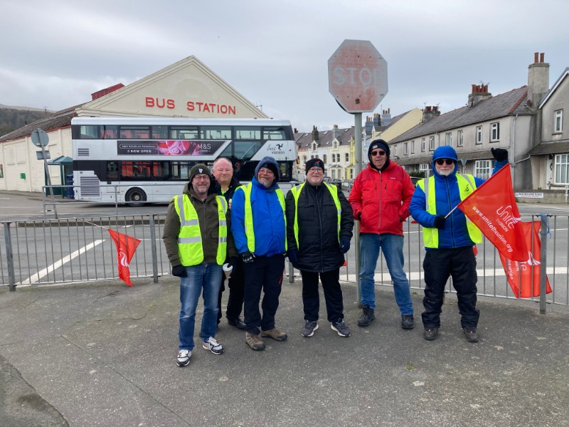 Bus drivers' strike to end at 3am t