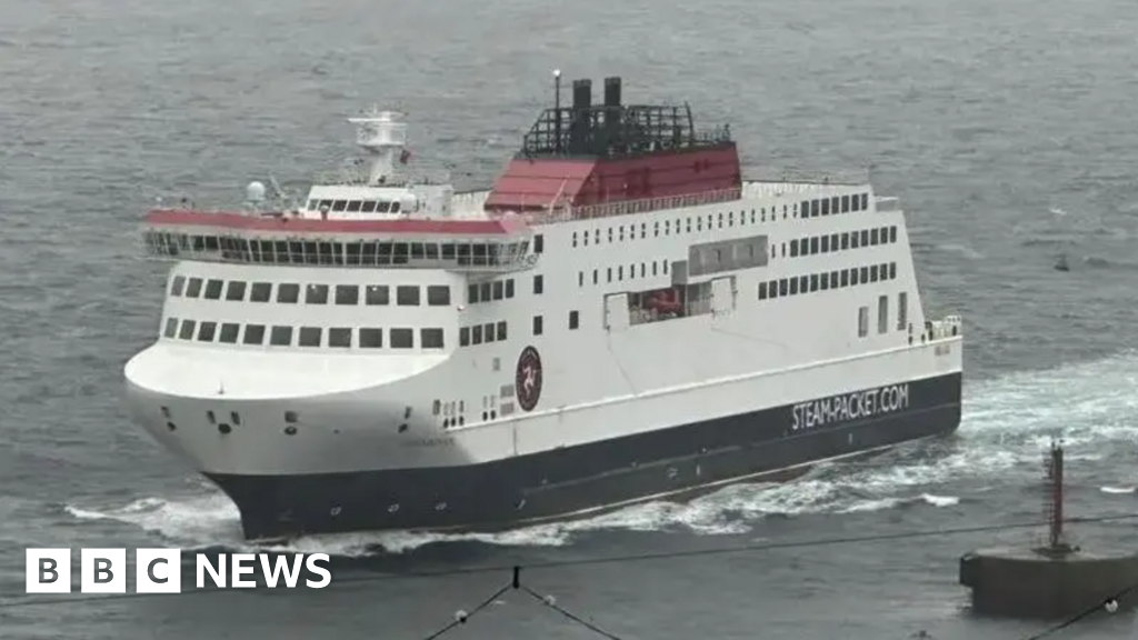 Ferries resume after rough weather disru