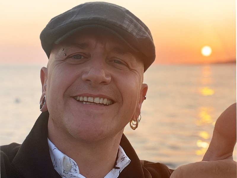 First candidate declares intention to st