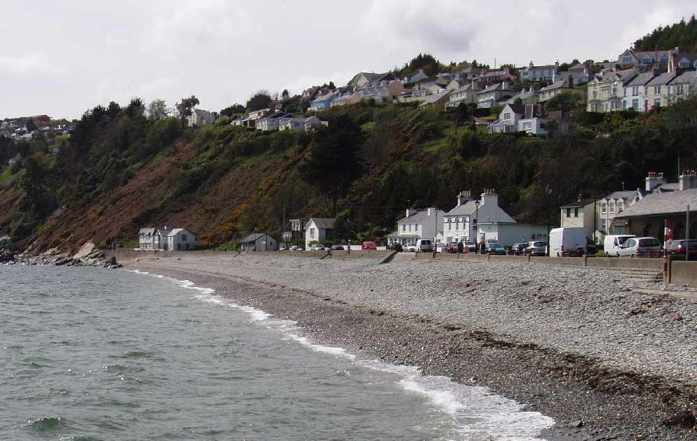 Laxey prom shut by waves