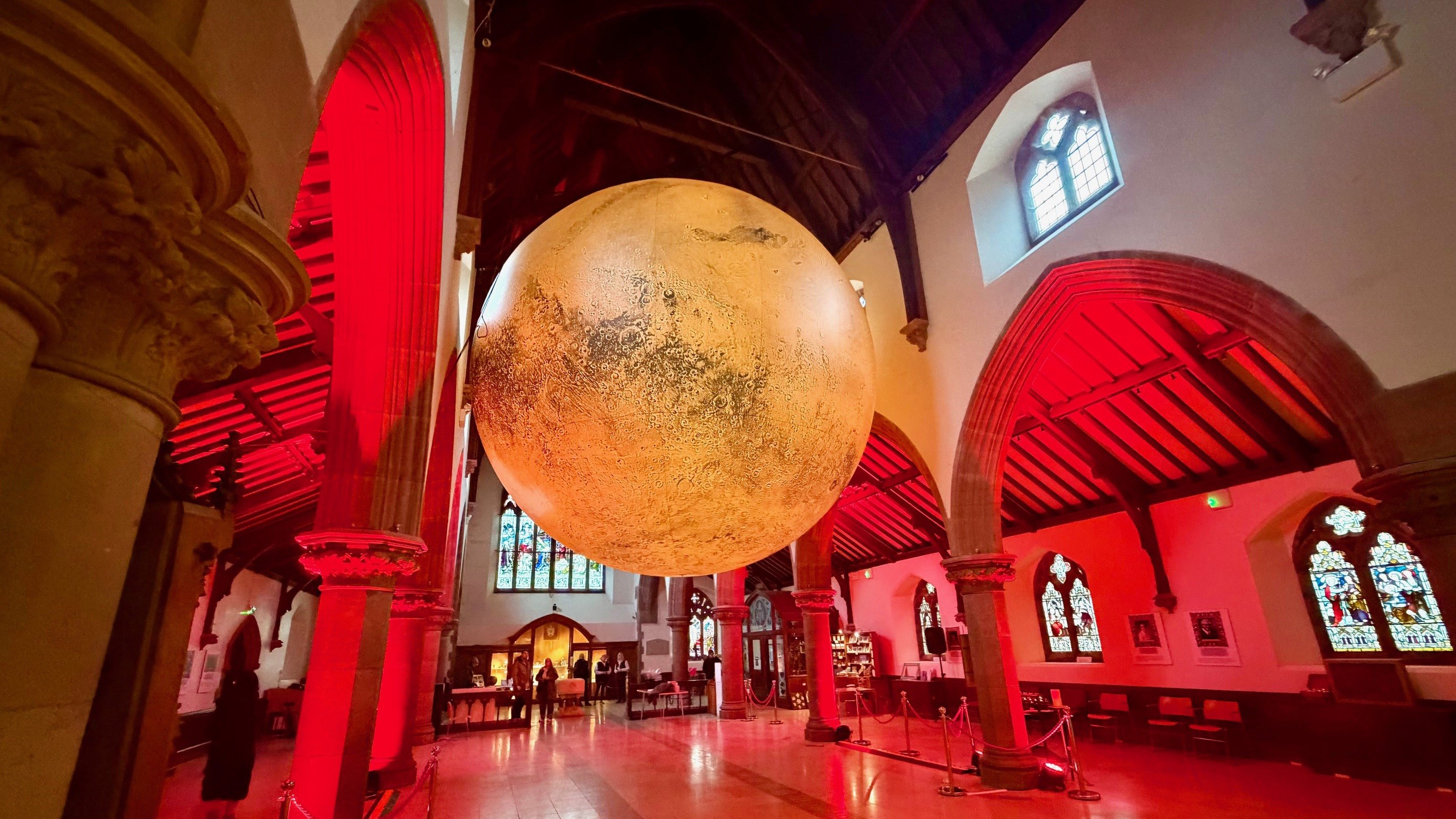 Pictures show giant Mars sculpture on di