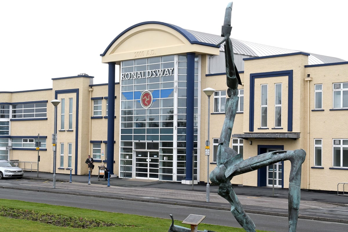 Unlicensed driver crashed near Isle of M