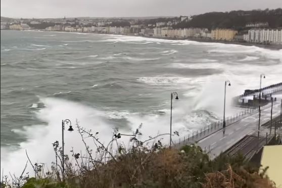 Yellow weather warning for Friday luncht